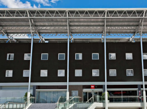 Ibis Pilar