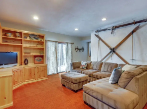 Rustic Truckee Cabin w/ Donner Lake Views!