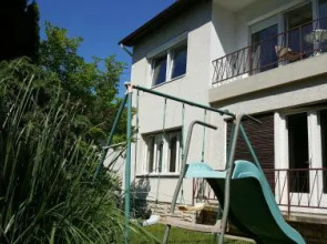 Doris Apartments