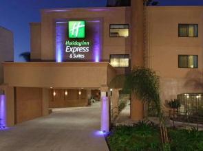Holiday Inn Express & Suites Woodland Hills by IHG