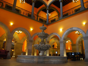 Hotel Morales Historical & Colonial Downtown Core