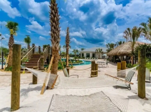 Gorgeous 6 Bedroom 5 Bath Pool Home in Story Lake Resort