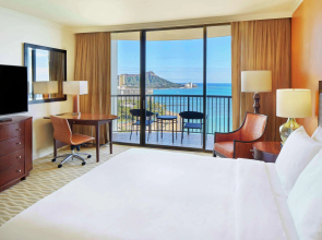Hilton Hawaiian Village Waikiki Beach Resort