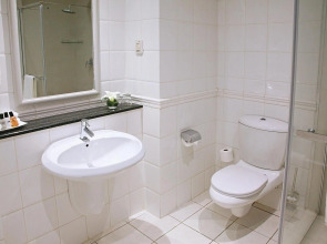 Hollow on the Square City Hotel