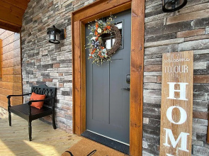 Luxury Brand New Cabin 5b 5.5ba with Arcade, Theater