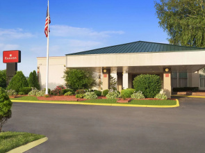 HomeTowne Studios by Red Roof & Conference Center Cortland