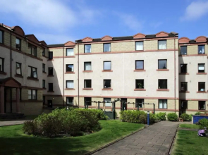 2 Bedroom Canalside Apartment