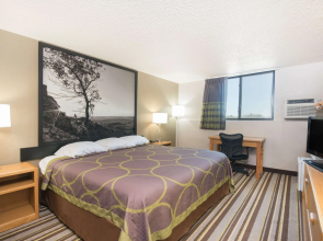 Super 8 by Wyndham Jamestown