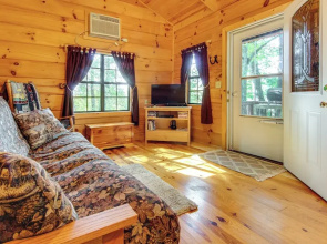 Hendersonville Cabin Near Hiking & Waterfalls!
