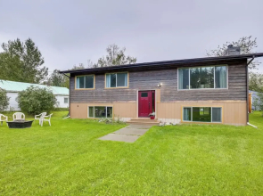 Serene Palmer Home: Walk to Downtown & Riverfront!