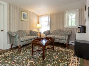 The Elmhurst Inn