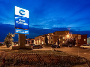 Best Western Plus Laval Montreal & Conference Centre