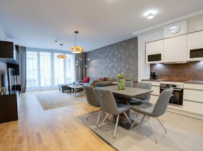 Emerald Downtown Suites