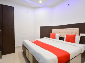 OYO 65425 Hotel Red Hut