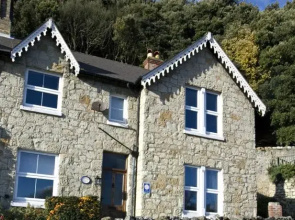 Shenstone Holiday Home