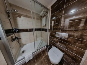 Adella Side Hotel