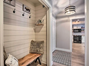 Modern Sunriver Home w/ Hot Tub: Ski, Hike & Bike!