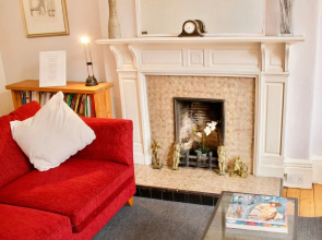 2 Bedroom Flat In Morningside