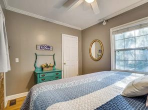 Walk to Mount Dora Historic District: Cozy Home!