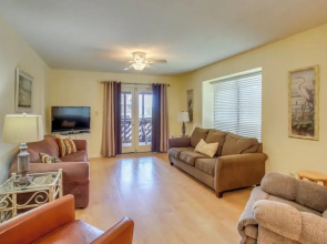 3 Blocks to Ocean: Resort Condo in Myrtle Beach!