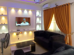 Apartment Sleeps 4 With Free Parking