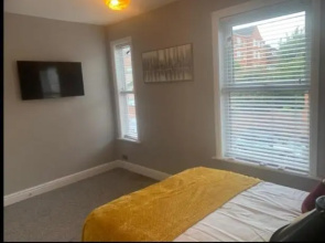 Beautiful Stylish House Near Town Centre