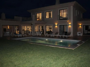 Luxury new Villa in Carvoeiro heated pool AC and just 300m from the beach