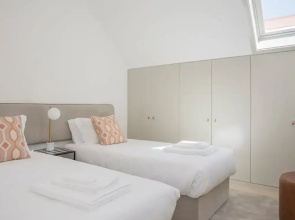 Liiiving in Porto Luxury Beachfront Apartment V
