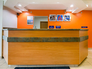 Motel 6 Sycamore, IL
