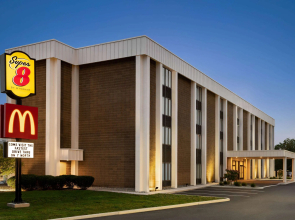 Super 8 by Wyndham Liverpool/Syracuse North Airport