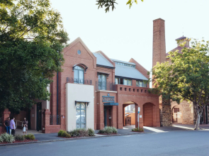 Majestic Old Lion Apartments