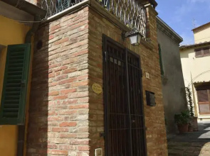 Il Grottino, Tuscan Village Apartment