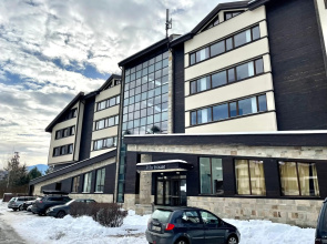 2-bedroom apartment near Bansko with pool and spa