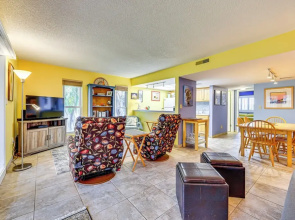 St Johns River Retreat in Welaka w/ Dock Access