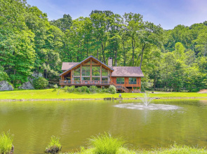 Secluded Cabin w/ Boats < 6 Mi to Jenny Jump!