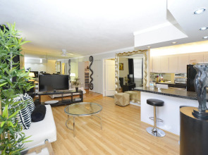 Art Deco Ocean Walk Apartments