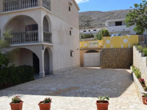 Apartments Dar - beautiful garden