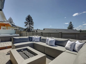 Ruby Peak   *30 Day Minimum 4 Bedroom Home by RedAwning