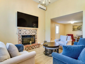 Private Outdoor Space 9 Mi to Downtown Vancouver!