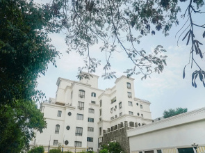 OYO 5630 Beverly Hills Hotel