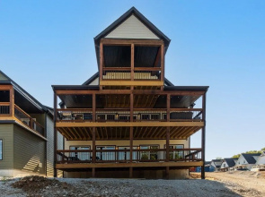 Hook Wine & Sinker 10 Bedroom Home by RedAwning