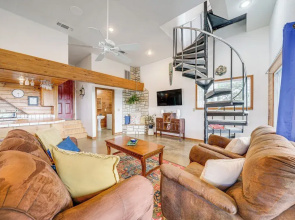 Broken Bow Escape w/ Mountain Views & Pool Access!
