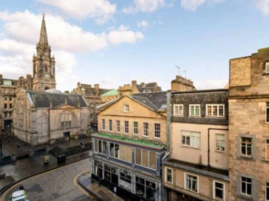 Charming 3 Bedroom Apartment in the Heart of Vibrant Old Town