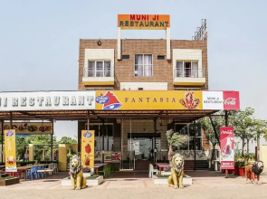 Muni ji Restaurant & Hotel by OYO Rooms