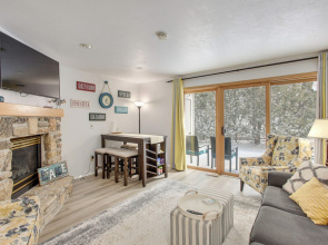 Charming DC Getaway Steps From Dtown Fish Creek