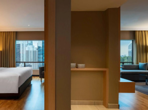 Renaissance Kuala Lumpur Hotel & Convention Centre