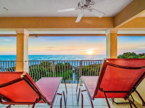 Oceanview 3B Condo w Beach Access Heated Pool