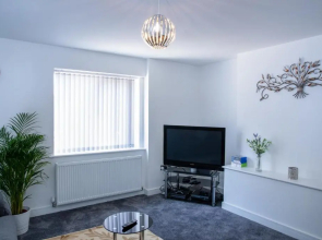 Fantastic Large House with Private Parking