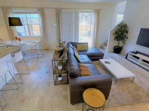ACO Family – 4 bd Townhome with Pool (1506)