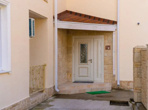 Dom Vverhdom Guest House